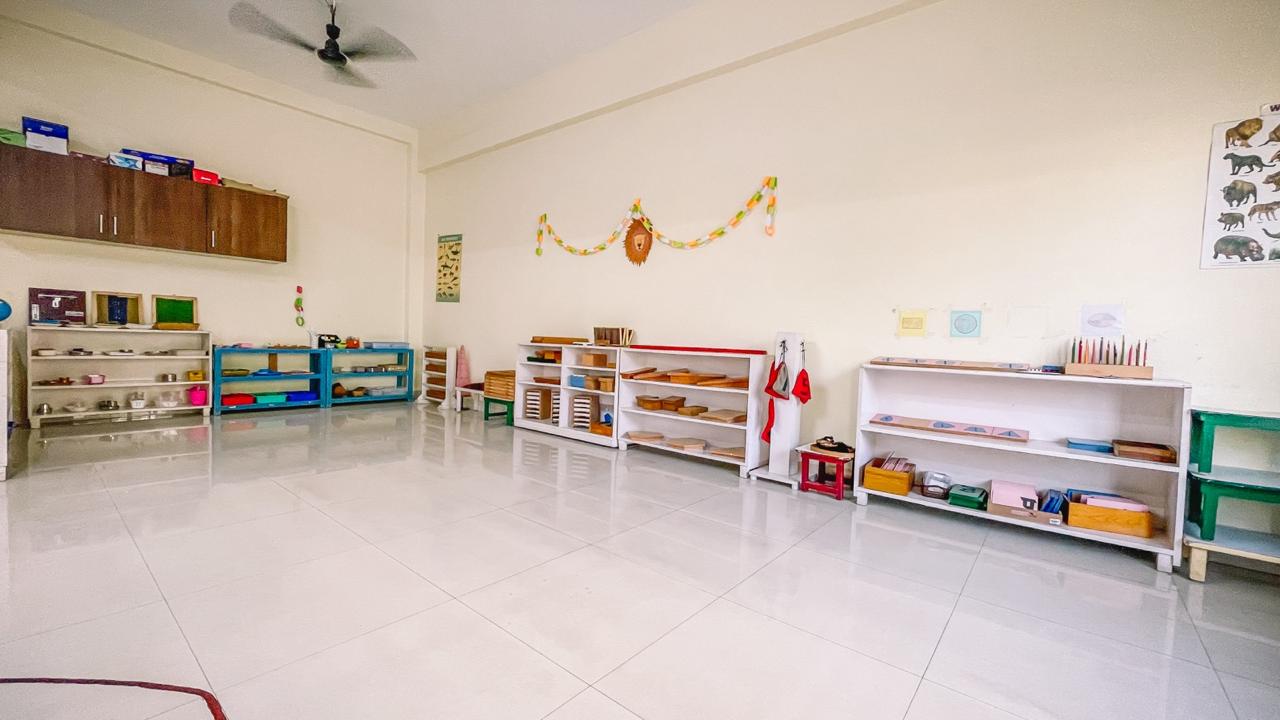 Primary classroom materials arrangement